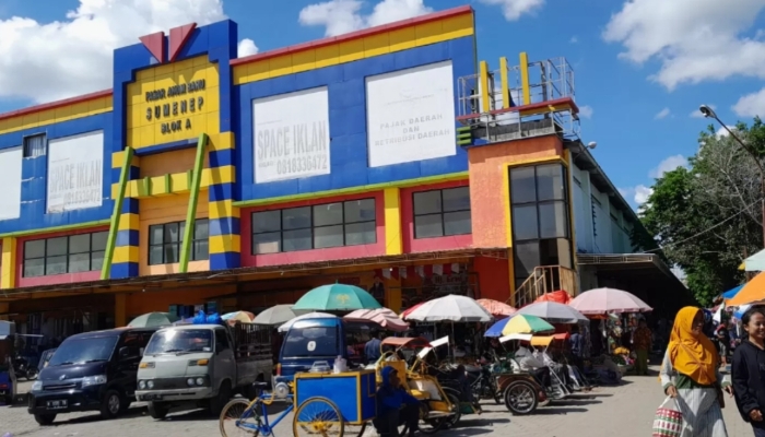 PADAT. Potret Anom Baru Sumenep yang terletak di Kecamatan Kota, terlihat begitu ramai jelang Ramadan. (Istimewa/Redaksi Linkking.id)