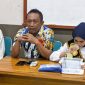 RAPAT. Potret technical meeting Madura Pop Talent 2025 yang dilangsungkan oleh Sekretaris Disbudporapar Sumenep, Akh. Raisul Kawim, di kampus UNIBA Madura. (Istimewa/Linkking.id)