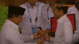 SIMBOLIS. Potret mantan Presiden ke-7 Republik Indonesia, Joko Widodo, bersama Presiden Indonesia, Prabowo Subianto, dalam momentum perayaan ulang tahun ke-17 Partai Gerindra. (Linkking/YouTube Gerinda)
