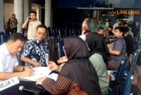 ADMINISTRASI. Potret kepala daerah terpilih saat mengikut cek kesehatan jelang pelantikan di Kemendagri. (Doc.Dwi/detikcom/Linkking.id)