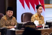RAPAT. Potret Prabowo-Gibran saat memimpin sidang kabinet perdana beberapa waktu lalu. (©BPMI Setpres/Linkking.id)