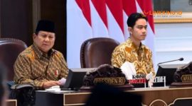 RAPAT. Potret Prabowo-Gibran saat memimpin sidang kabinet perdana beberapa waktu lalu. (©BPMI Setpres/Linkking.id)