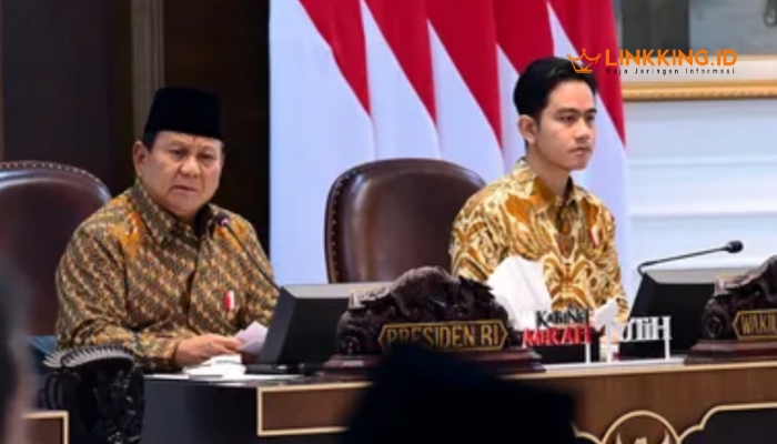 RAPAT. Potret Prabowo-Gibran saat memimpin sidang kabinet perdana beberapa waktu lalu. (©BPMI Setpres/Linkking.id)