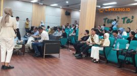 PAGELARAN. Potret hari pertama audisi Madura Pop Talent 2025 di UNIBA Madura berlangsung sukses. (Dokumentasi Redaksi Linkking.id)