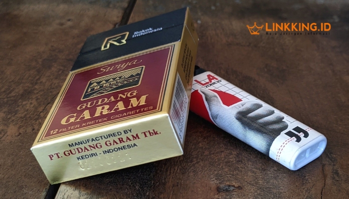 ILUSTRASI. Potret rokok Surya Gudang Garam (GGRM) yang dari dulu hingga sekarang tetap terkenal dengan rasanya yang khas. (Doc.flickrcom/Linkking.id)