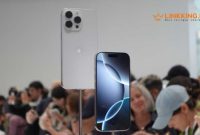 MARKETING. Potret pekerja di Batam mempersiapkan fasilitas produksi iPhone, sebagai bagian dari rencana Apple mendirikan pabrik di Indonesia. (doc.Uzoneid/Linkking.id)