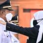 DILANTIK. Potret pelantikan Bupati Sumenep, Achmad Fauzi Wongsojudo di periode pertama bersama Dewi Khalifah. (doc.sumenepkabcom/Linkking.id)
