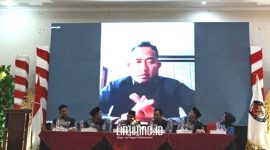KEGIATAN. Potret penyerahan SK pengesahan dan usulan pengesahan Bupati dan Wakil Bupati Sumenep terpilih, di Hotel El-Malik, oleh KPU ke DPRD., Jumat, 7 Februari 2025. (doc.Redaksi Linkking.id)