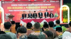 ACARA. Potret pembubaran badan adhoc oleh KPU dikemas dengan acara doa bersama yang bertempat di Gedung KORPRI Sumenep, Senin (27/1/2025). (doc.Redaksi Linkking.id)