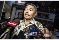 WAWANCARA. Potret anggota DPR Fraksi Partai NasDem Satori menjawab pertanyaan wartawan usai menjalani pemeriksaan di Gedung Merah Putih KPK, Jakarta, Jumat (27/12/2024) lalu. (doc. Antara/Aprillio Akbar/rwa/Linkking.id)