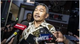 WAWANCARA. Potret anggota DPR Fraksi Partai NasDem Satori menjawab pertanyaan wartawan usai menjalani pemeriksaan di Gedung Merah Putih KPK, Jakarta, Jumat (27/12/2024) lalu. (doc. Antara/Aprillio Akbar/rwa/Linkking.id)
