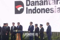 DIRESMIKAN. Presiden Prabowo Subianto bersama sejumlah pejabat tinggi negara saat meresmikan Danantara Indonesia. Acara ini berlangsung di Istana Kepresidenan, menandai langkah strategis pemerintah dalam pengelolaan investasi nasional. (doc.Kontan/Linkking.id)