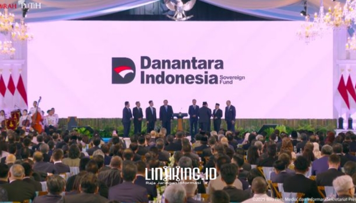 SEREMONI. Presiden Prabowo Subianto meresmikan BP Danantara didampingi oleh mantan Presiden Susilo Bambang Yudhoyono (SBY), Joko Widodo (Jokowi), serta berbagai pejabat negara dan perwakilan dari sektor ekonomi. (doc.Media Informasi Sekretariat Presiden/CNBC/Linkking.id)