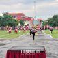 ANTUSIAS. Potret ratusan ASN Sumenep antusias mengikuti senam bersama dalam acara Birokrasi Bugar yang digelar oleh Linkking.id Present di halaman Kantor Pemda Sumenep, Jumat (28/2/2025) pagi. (doc.Redaksi Linkking.id)