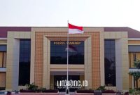 BANGUNAN. Potret Mapolres Sumenep yang berlokasi di Jalan Urip Sumoharjo, Kecamatan Kota, tampak dari arah depan. (doc.Redaksi Linkking.id)