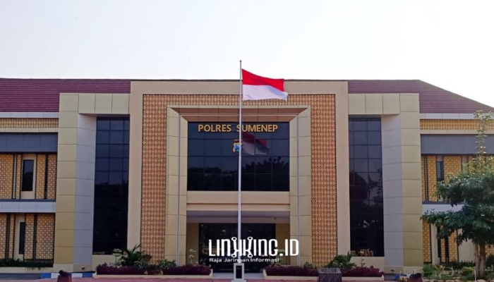 BANGUNAN. Potret Mapolres Sumenep yang berlokasi di Jalan Urip Sumoharjo, Kecamatan Kota, tampak dari arah depan. (doc.Redaksi Linkking.id)