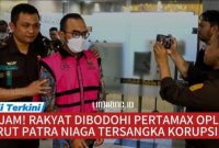 DITANGKAP. Potret tersangka dari Pertamina Patra Niaga, Riva Siahaan, saat mengenakan rompi tahanan tampak dikawal oleh petugas Kejaksaan. (doc.Redaksi Linkking.id)