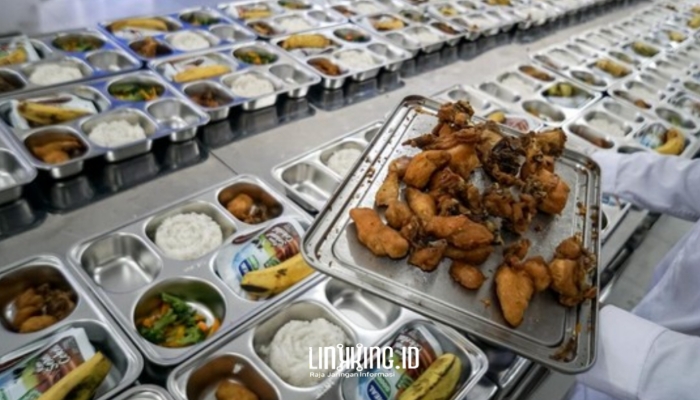 ILUSTRASI. Potret menu makan siang gratis di sekolah. (doc. ANTARA FOTO/MOHAMMAD AYUDHA/Linkking.id)