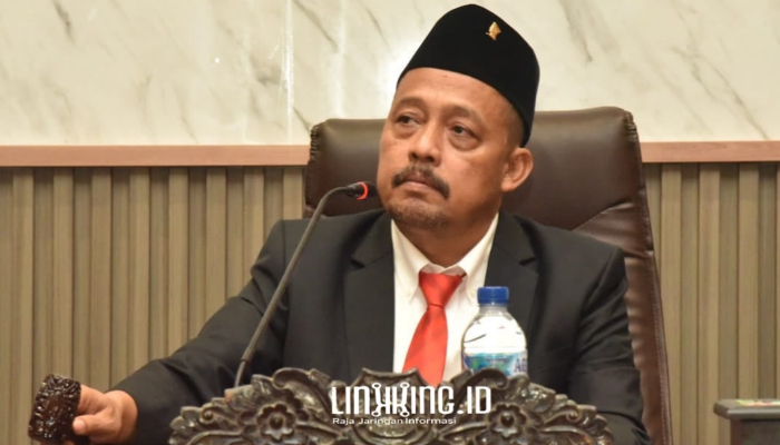 RAPAT PARIPURNA. Potret Ketua DPRD Sumenep, H. Zainal Arifin, saat menjadi pimpinan sidang. (Dok. Redaksi Linkking.id)