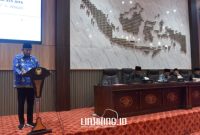SAMBUTAN. Potret Bupati Achmad Fauzi Wongsojudo, saat menyampaikan sambutan dalam Rapat Paripurna DPRD Sumenep terkait pembahasan dua Raperda, Senin (17/3/2025). (Dok. Redaksi Linkking.id)