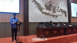 SAMBUTAN. Potret Bupati Achmad Fauzi Wongsojudo, saat menyampaikan sambutan dalam Rapat Paripurna DPRD Sumenep terkait pembahasan dua Raperda, Senin (17/3/2025). (Dok. Redaksi Linkking.id)
