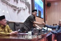 RAPAT PARIPURNA. Potret para fraksi-fraksi DPRD Sumenep yang solid mendukung raperda pendidikan wawasan kebangsaan. (Dok. Redaksi Linkking.id)