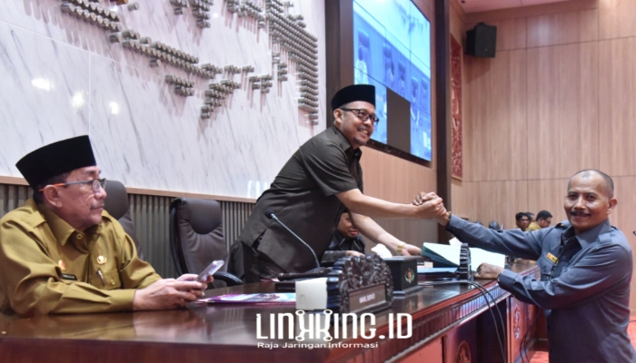 RAPAT PARIPURNA. Potret para fraksi-fraksi DPRD Sumenep yang solid mendukung raperda pendidikan wawasan kebangsaan. (Dok. Redaksi Linkking.id)