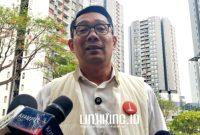 WAWANCARA. Potret Ridwan Kamil saat memberikan pernyataan kepada awak media di tengah isu penyitaan deposito Rp 70 miliar oleh KPK. (Dok. Detikcom/Redaksi Linkking.id)