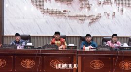 RAPAT PARIPURNA. Potret pembahasan LKPJ Bupati Sumenep 2024 di Kantor DPRD, Selasa (25/3/2025) malam. (Dok. Redaksi Linkking.id)
