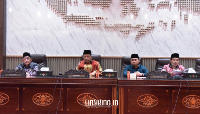 RAPAT PARIPURNA. Potret pembahasan LKPJ Bupati Sumenep 2024 di Kantor DPRD, Selasa (25/3/2025) malam. (Dok. Redaksi Linkking.id)