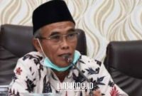 SERIUS: Ketua Komisi IV DPRD Sumenep, Sami'oeddin, saat menyampaikan pentingnya langkah proaktif dalam pencegahan DBD. (Dok. Redaksi)
