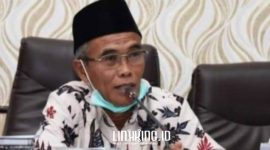 SERIUS: Ketua Komisi IV DPRD Sumenep, Sami'oeddin, saat menyampaikan pentingnya langkah proaktif dalam pencegahan DBD. (Dok. Redaksi)