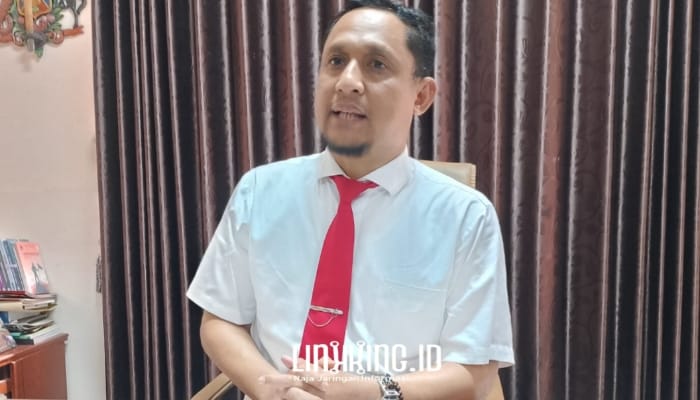 DUKUNG PENUH: Kepala Dinas Pendidikan Sumenep, Agus Dwi Saputra, mendukung penyusunan buku pengenalan keris untuk siswa SD sebagai bagian dari pelestarian budaya lokal. (dok. redaksi linkking.id)