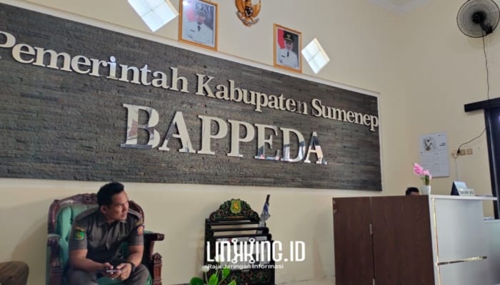 RUANGAN: Suasana ruangan resepsionis di Kantor Bappeda Sumenep. (Dok. Redaksi Linkking)