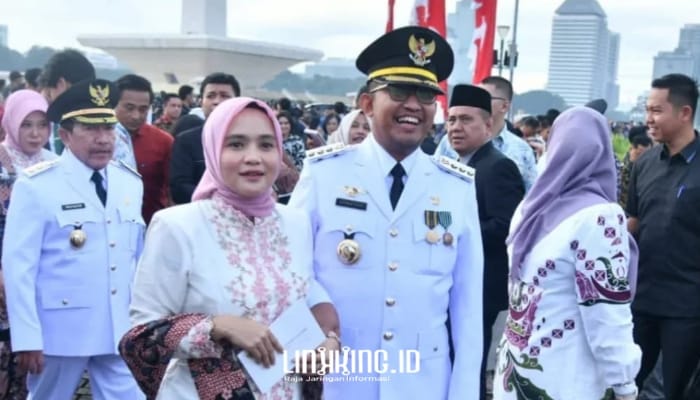 TERPILIH: DR. Achmad Fauzi Wongsojudo dan Imam Hasyim sebagai Bupati dan Wakil Bupati Kabupaten Sumenep periode 2025-2030 di Pelataran Monas, Jakarta. (Dok. Redaksi Linkking.id)