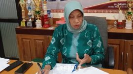 SIAGA: Direktur RSUD dr. H. Moh. Anwar Sumenep, dr. Erliyati, M.Kes, memastikan pelayanan kesehatan tetap berjalan selama libur Lebaran. (Dok. Redaksi Linkking.id)