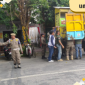 KOLABORASI: penertiban PKL yang langgar kesepakatan oleh DKUPP dengan Satpol PP Sumenep. (Dok. Istimewa)