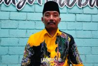WAWANCARA. Potret Kepala Desa Badur, Atnawi, saat berkunjung ke kantor Linkking. (Dok. Redaksi Linking.id)