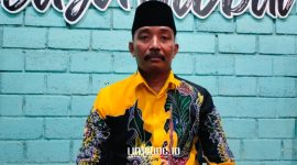 WAWANCARA. Potret Kepala Desa Badur, Atnawi, saat berkunjung ke kantor Linkking. (Dok. Redaksi Linking.id)