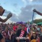EVENT. Potret Festival Ojhung yang berlangsung meriah di Pantai Badur Sumenep pada Juni 2024 lalu. (Dok. Redaksi Linkking.id)