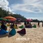 MENAWAN. Potret suasana Pantai Badur seolah berada di Pantai Kuta Bali. (Dok. Redaksi Linkking.id)