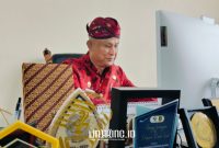 WAWANCARA. Potret Kepala Disbudporapar Sumenep, Moh. Iksan, saat ditemui Linkking di ruang kerjanya. (Dok. Redaksi Linkking)