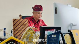 WAWANCARA. Potret Kepala Disbudporapar Sumenep, Moh. Iksan, saat ditemui Linkking di ruang kerjanya. (Dok. Redaksi Linkking)