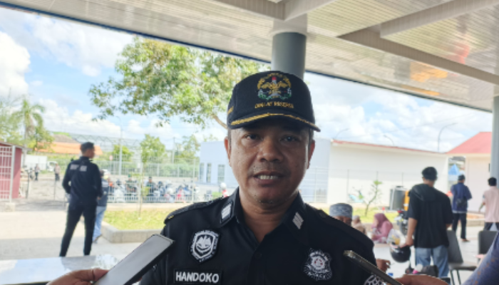 SIGAP: Handoko Imam Hanafi, Pengawas Satuan Pelayanan Terminal Arya Wiraraja saat wawancara pada Selasa, 8/4/2025 (Dok. Redaksi Linkking.id)