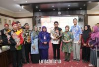 BERSAMA: Bupati Sumenep, Dr. H. Achmad Fauzi Wongsojudo, SH., MH, bersama jajaran Forkopimda dan perwakilan masyarakat dalam Musrenbang RKPD 2026 serta Forum Konsultasi Publik RPJMD 2025-2029 di Ruang Rapat Arya Wiraraja. (Dok. Redaksi Linkking.id)
