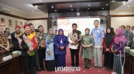 BERSAMA: Bupati Sumenep, Dr. H. Achmad Fauzi Wongsojudo, SH., MH, bersama jajaran Forkopimda dan perwakilan masyarakat dalam Musrenbang RKPD 2026 serta Forum Konsultasi Publik RPJMD 2025-2029 di Ruang Rapat Arya Wiraraja. (Dok. Redaksi Linkking.id)