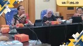 AGENDA:  Arif Firmanto (Pegang Mic) saat  acara ranwal RPJMD Kabupaten Sumenep 2025–2029 bersama Bappeda Provinsi Jawa Timur di Surabaya, Kamis (24/4/2025). (Dok Redaksi)