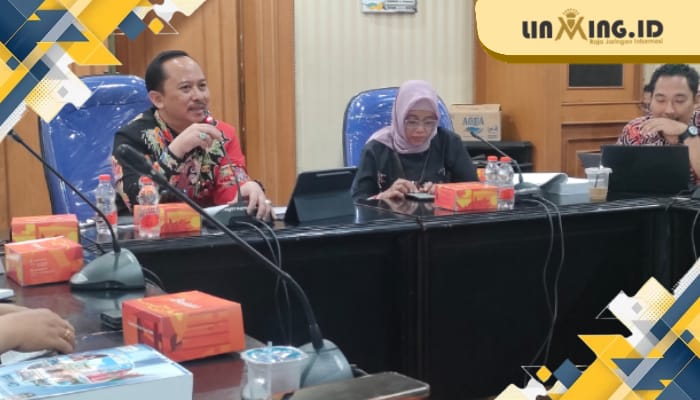 AGENDA:  Arif Firmanto (Pegang Mic) saat  acara ranwal RPJMD Kabupaten Sumenep 2025–2029 bersama Bappeda Provinsi Jawa Timur di Surabaya, Kamis (24/4/2025). (Dok Redaksi)