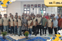 BERSAMA: Foto bersama para dokter ortopedi, tenaga medis, dan panitia dalam rangkaian kegiatan The 73rd Continuing Orthopaedic Education (COE) di RSUD dr. H. Moh. Anwar Sumenep, 3–5 Mei 2025. (Dok. Redaksi)
