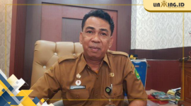 FOTO: Anwar Syahroni Yusuf, Kepala DPMD Kabupaten Sumenep saat berada di ruang kerja. (Red)